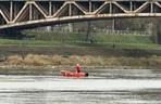 Tragedia na moście Poniatowskiego. Mężczyzna wpadł do Wisły. Trwa akcja ratunkowa