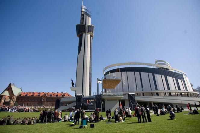 Rocznica pogrzebu Lecha i Marii Kaczyńskich na Wawelu