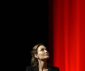 Angelina Jolie kończy 50 lat! Zobacz, jak się zmieniała