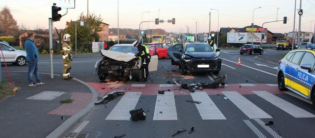 Wypadek w Świerklanach. Kierująca nie ustąpiła pierwszeństwa. Są ranni