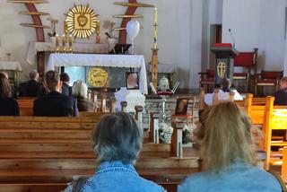 Rodzina i znajomi pożegnali Babcię i wnuczkę podczas skromnej ceremonii