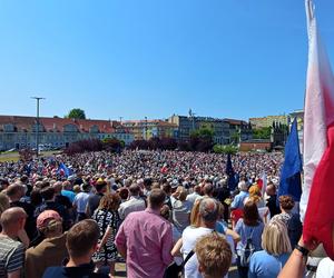 Manifestacja 4 czerwca na placu Solidarności w Szczecinie