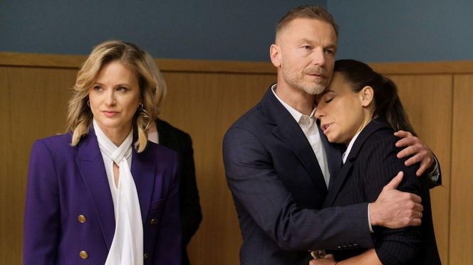 M jak miłość odc. 1872 po wakacjach. Magda (Anna Mucha), Julia (Marta Chodorowska), Andrzej Budzyński (Krystian Wieczorek)