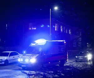 Mieszkanka Małopolski zmarła z powodu braku prądu! Jadący na pomoc strażacy utknęli w zaspie