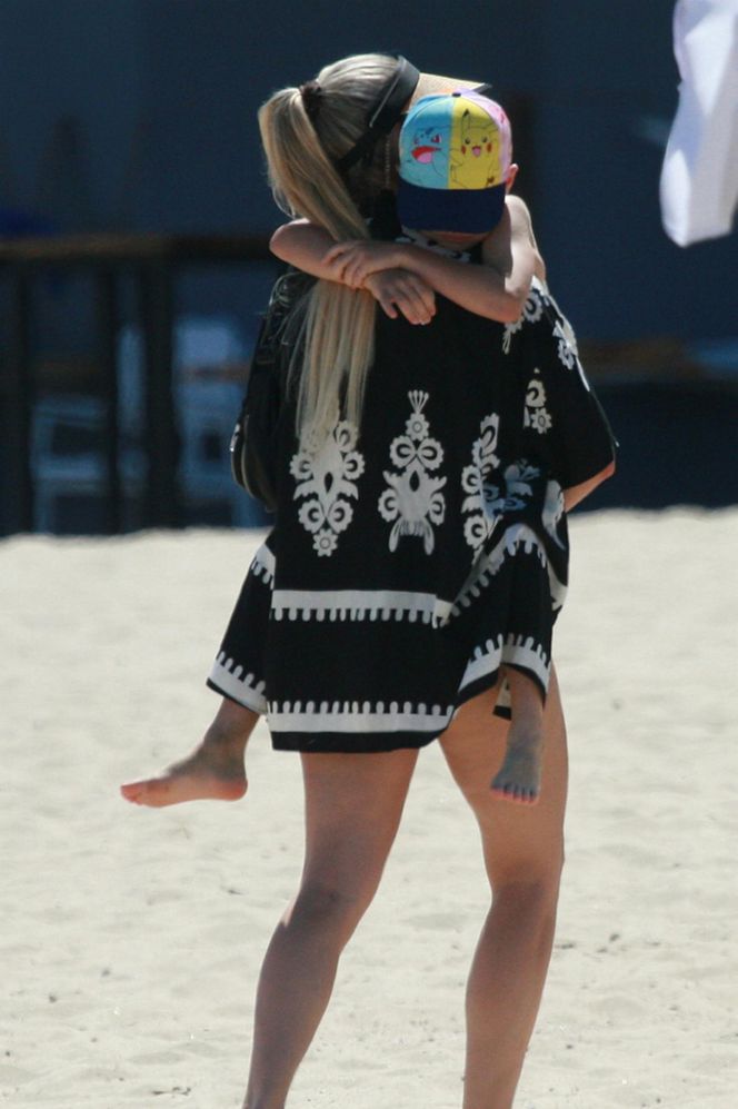 Marlena Muranowicz, wkrótce była żona Mroczka w bikini na plaży.