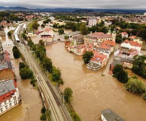 Powódź 2024 w Kłodzku. Miasto tonie, ogrom tragedii widać na zdjęciach z lotu ptaka