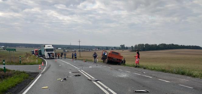 Dramatyczny wypadek na DK 11. Ranną kobietę transportował śmigłowiec [ZDJĘCIA]