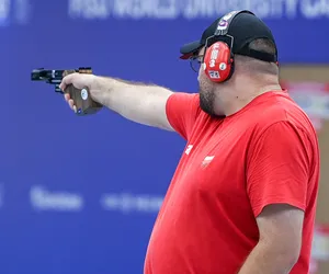 Jest pierwszy polski medal w Chengdu! Świetna postawa Oskara Miliwka w strzelaniu z pistoletu szybkostrzelnego