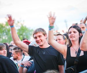 Sosnowiec Fun Festival. Publiczność szaleje przed sceną