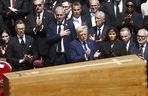 Gafy polityków na pogrzebie papieża Franciszka! Telefony i stroje