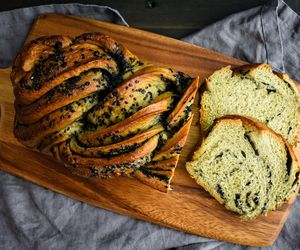 Chlebek idealny do dzielenia się. Pomidorowy chlebek do rwania to idealny pomysł na święta