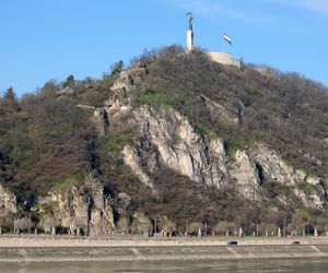 Góra Gellerta, na której znajduje się cytadela oraz Pomnik Wolności 