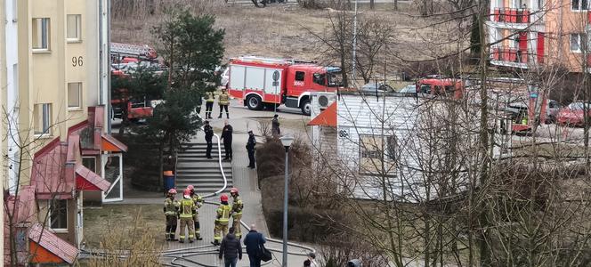 Pożar instalacji elektrycznej w jednym z bloków na osiedlu Leśna Dolina