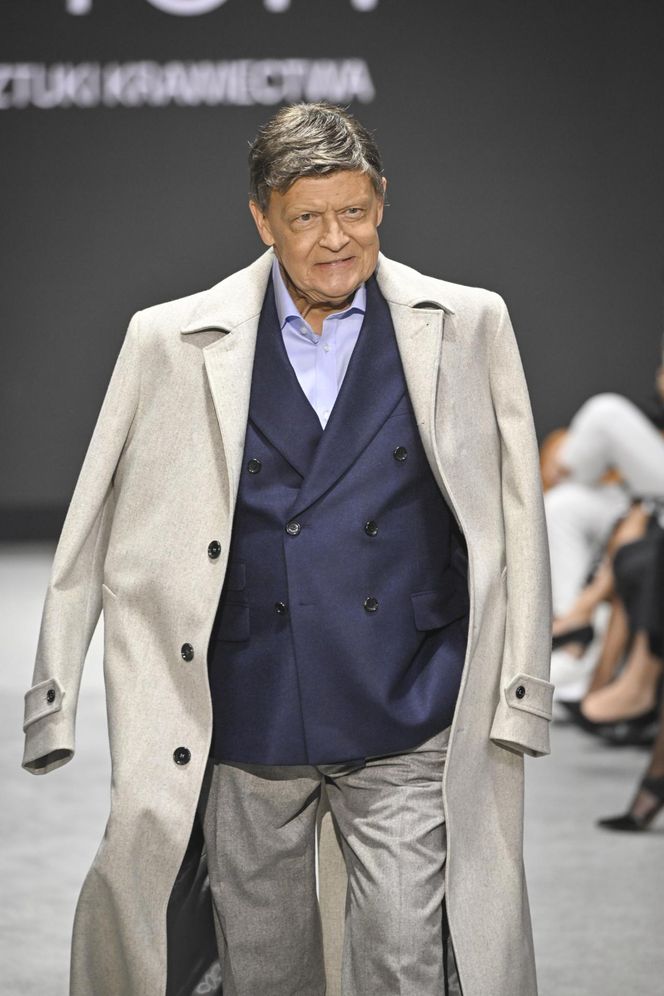 Jan Frycz nie do poznania! Aktor pojawił się łysy na salonach