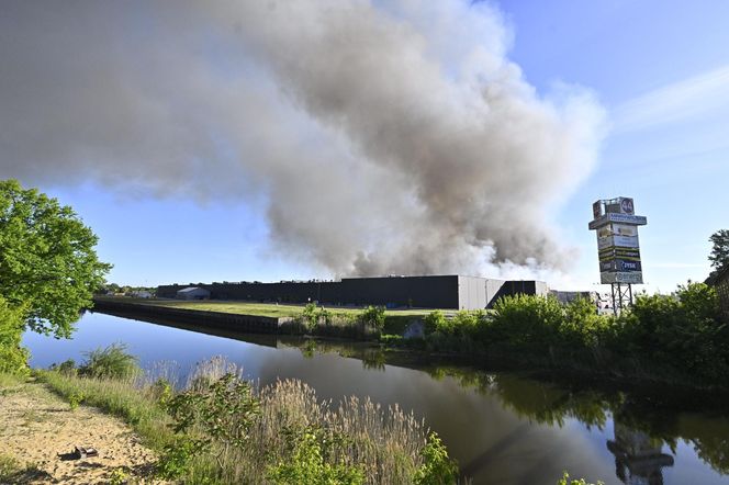 Przełom w centrum handlowym na Modlińskiej. Po tygodniach walki kupcy wracają do normalnej pracy