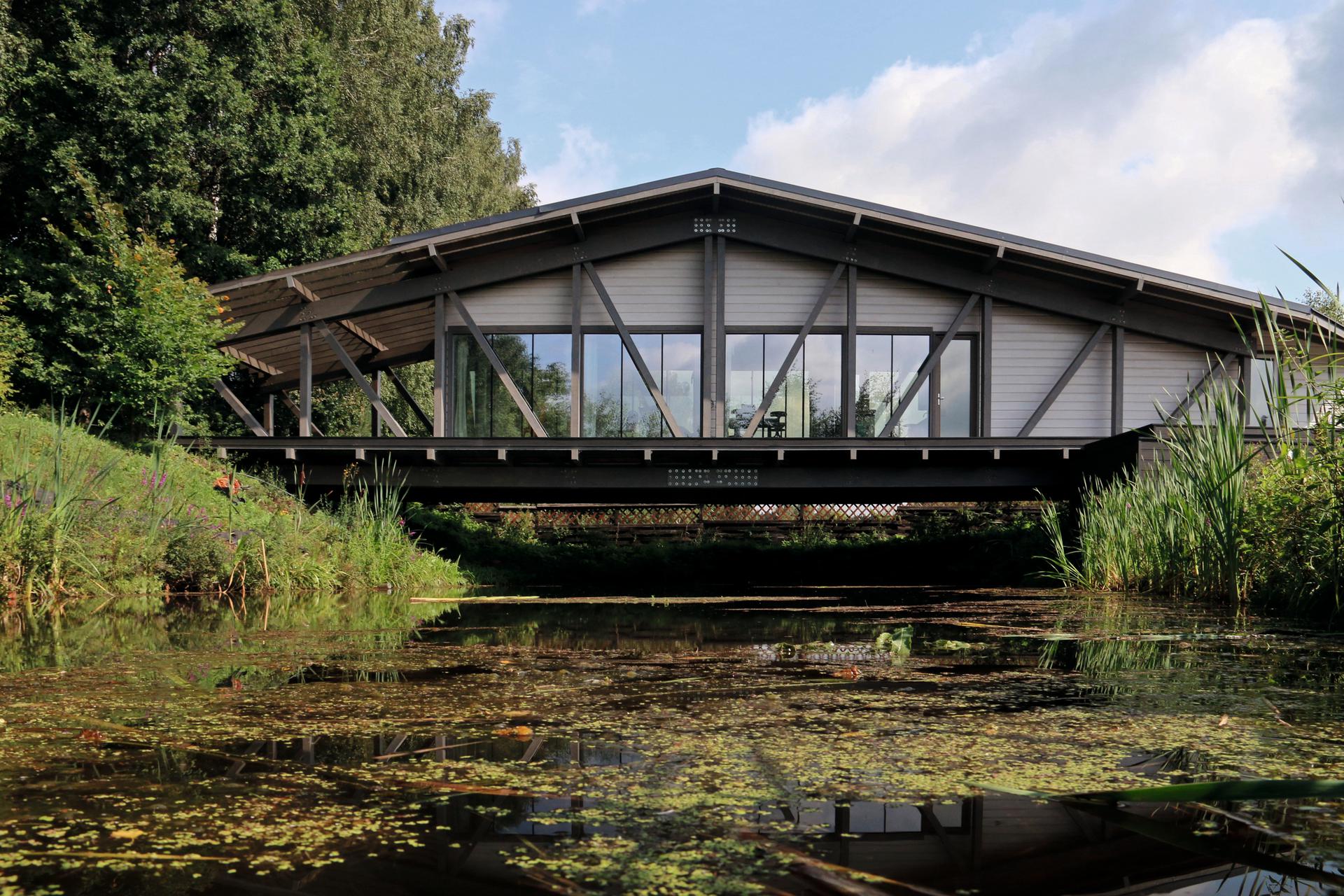 Bridge House, osiedle Capitan Club, obwód tulski, Rosja, proj. BIO-architects – Ivan Ovchinnikov, Lev Anisimov, wnętrza: Polina Odintsova, 2018