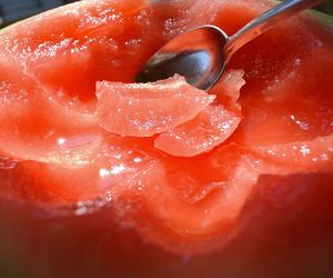 Oto, co dzieje się z twoim ciałem, gdy codziennie jesz arbuza. Co daje jedzenia arbuza, a komu szkodzi