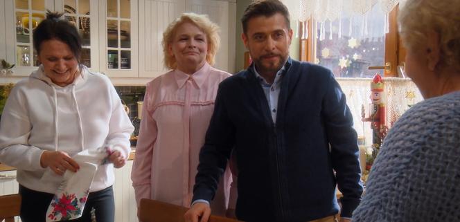 M jak miłość świąteczny odcinek specjalny. Wigilia. Barbara (Teresa Lipowska), Marysia (Małgorzata Pieńkowska), Marta (Dominika Ostałowska), Marek (Kacper Kuszewski)