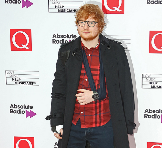 Ed Sheeran ze złamanymi rękoma
