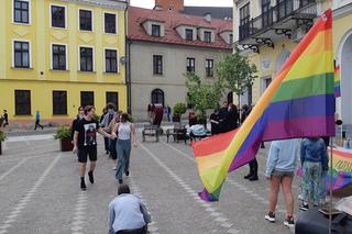  Happening uliczny „Queer is here!”. Tarnów chce być  miastem tolerancyjnym