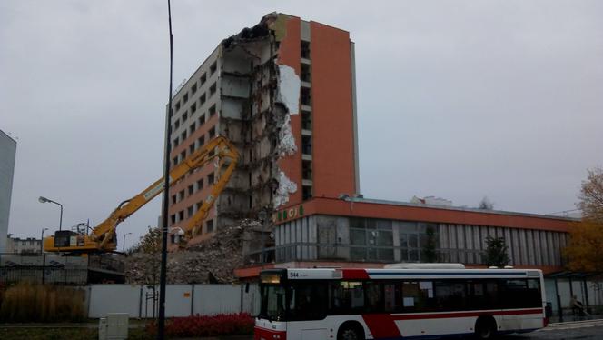 Olsztyn. Rozbiórka hotelu widmo