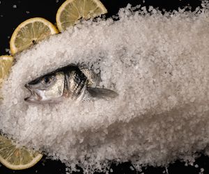 Ryba w soli - upiecz ją tak, a będzie soczysta i nietłusta