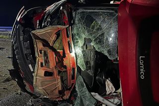 Wypadek na autostradzie A1 pod Częstochową. Dostawczak dachował, kierowca w szpitalu