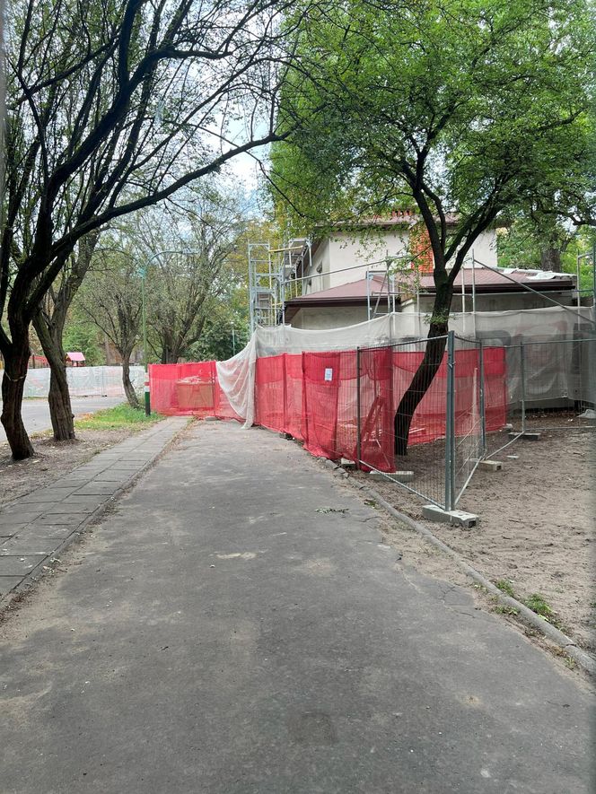 Biblioteka w ogrodzie powstaje na Pradze-Północ