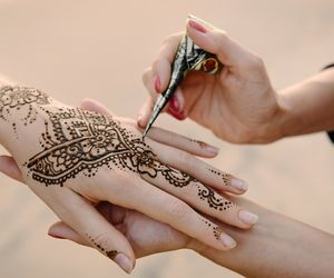 Tatuaż z henny - jak zrobić? Ile kosztuje tatuaż z henny?