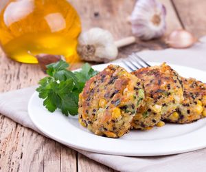 Kotlety warzywne z piekarnika: najlepszy przepis na kotlety z ziemniaków i warzyw