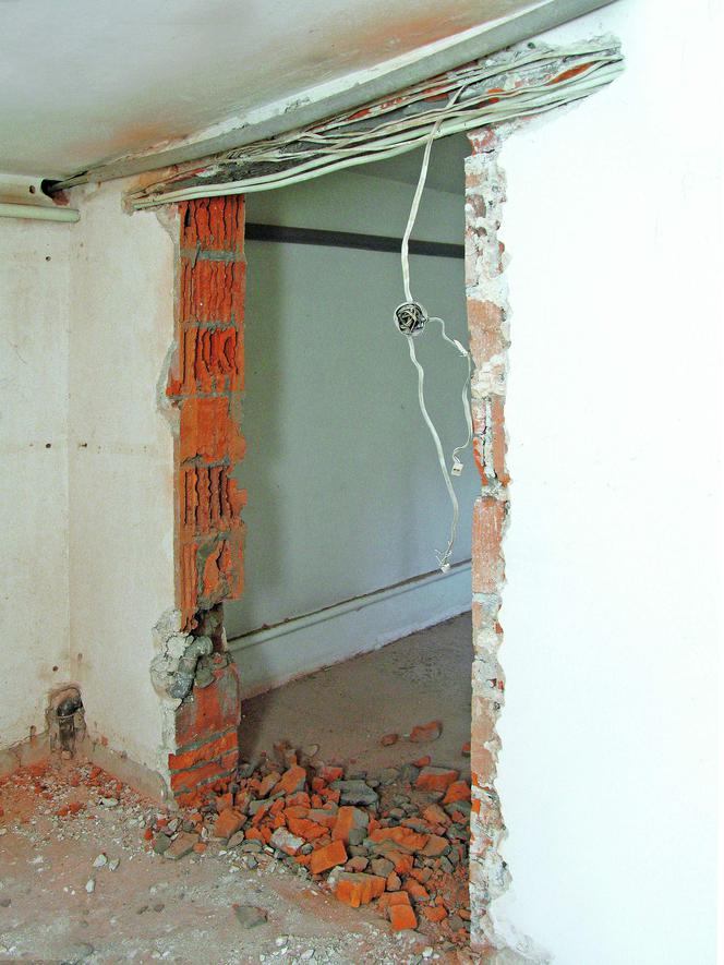 Wyburzanie ściany a instalacje