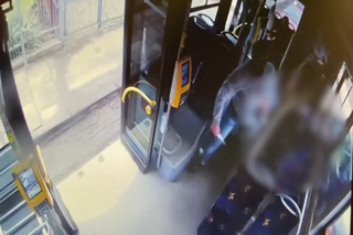 Kraków: Zamach w autobusie! Policja pokazała wstrząsające wideo. To był wielokrotny atak nożem