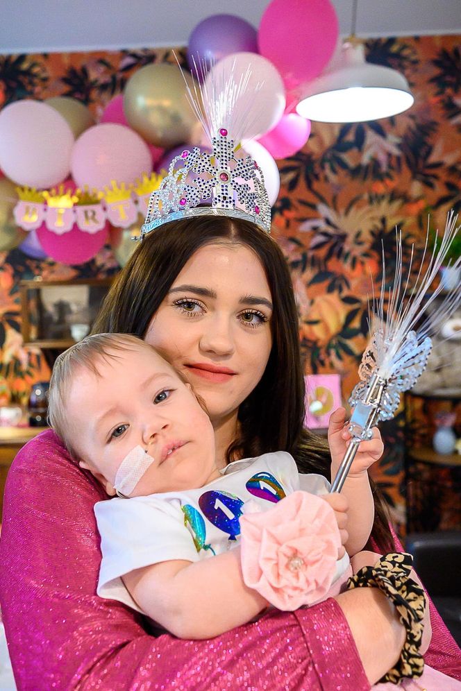 Chorą Nadię leczy czuły dotyk. To jedyne takie dziecko na świecie