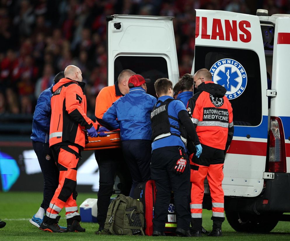 Rafał Mikulec w spotkaniu z Miedzią Legnica nabawił się bardzo groźnie wyglądającej kontuzji. Zawodnik długo opatrywany był na murawie, skąd zabrała do karetka