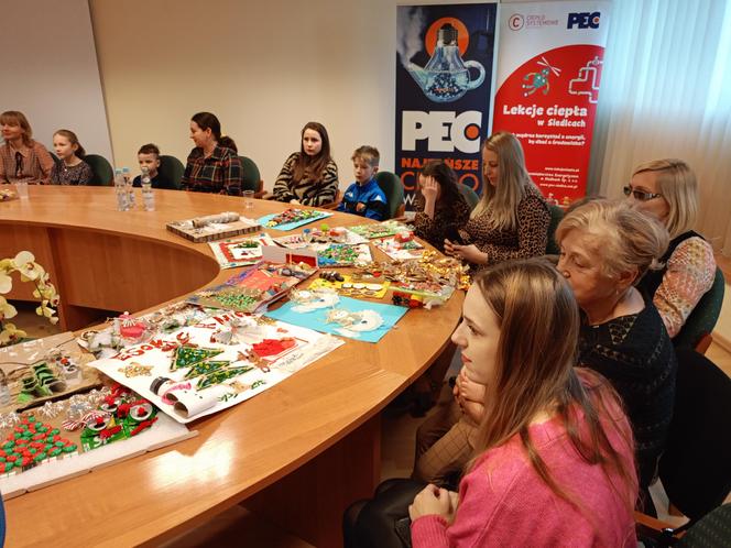 Podsumowanie konkursu na bożonarodzeniową kartkę świąteczną z recyklingu odbyło się w siedzibie Przedsiębiorstwa Energetycznego w Siedlcach