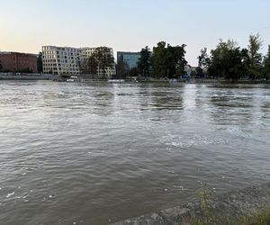 Wrocław szykuje się na powódź. W centrum wszędzie leżą worki z piaskiem