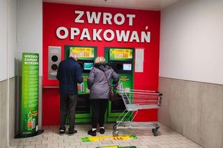 Nowy system kaucyjny. Pierwsi klienci przy automatach. Co myślą o zmianach?