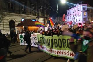 Dzień Kobiet w Krakowie pod znakiem protestu Krakowianek i pamięci o sufrażystkach