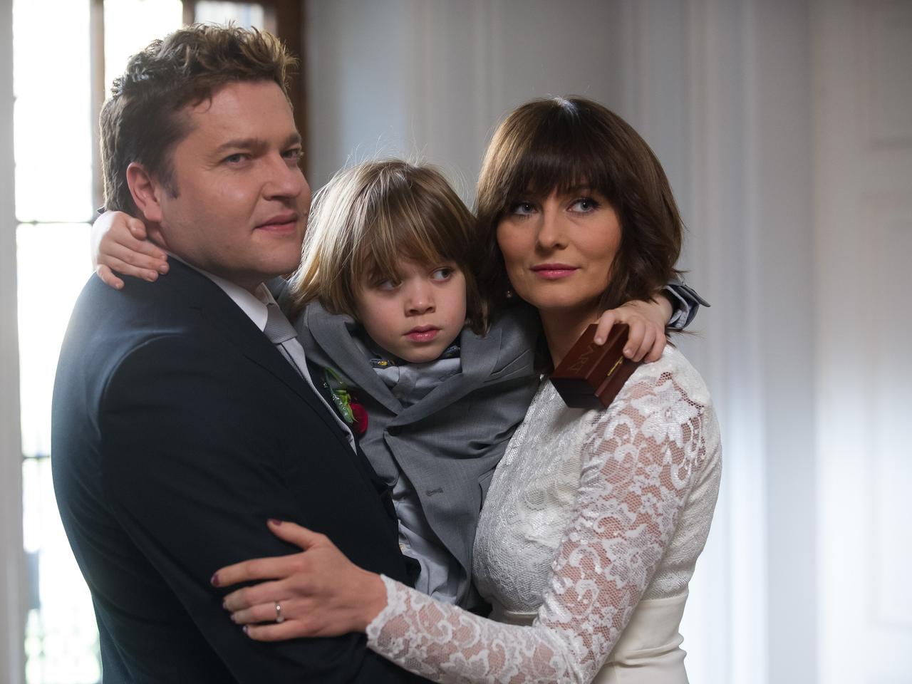 Na Wspólnej odc. 2115. Kinga (Ilona Wrońska), Michał (Robert Kudelski), Ignaś (Bartek Kaszuba)