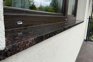 Parapety zewnętrzne, które przetrwają lata. Na jaki materiał się zdecydować?