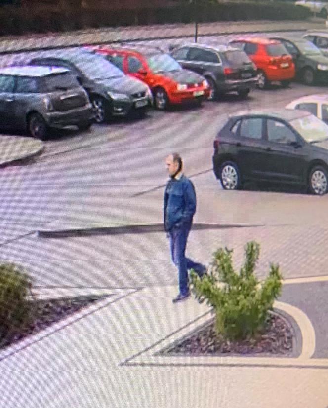 Ten mężczyzna ukradł samochód spod Centrum Onkologicznego w Bydgoszczy. Poznajesz go?