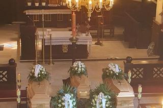 Rodzina zginęła wracając z wakacji. Rozdzierający serce pogrzeb Esterki, Artura i Łucji