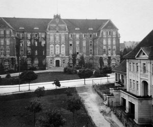 To jeden z najpiękniejszych budynków w Olsztynie. Dawniej pomieszczenia zajmowało m.in. Gestapo