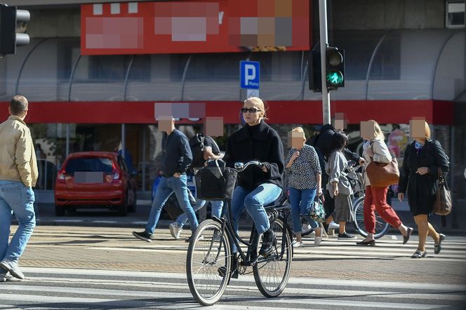 Katarzyna Warnke na giga obcasach łamie przepisy