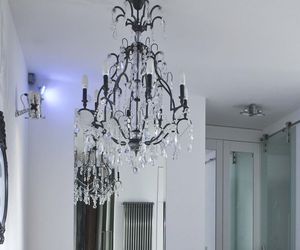 Modne oświetlenie domu: żyrandole, lampy, plafony