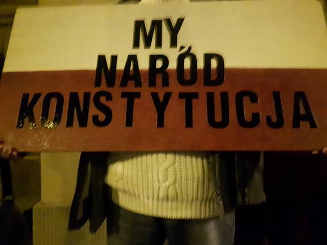 Na plac Dąbrowskiego przyszło kilka tysięcy łodzian