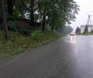 Zagrożenie powodziowe w Śląskiem. Zalane drogi, lokalne podtopienia w całym regionie