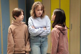 Barwy szczęścia odc. 3027. Emilka (Jessica Frankiewicz), Emil (Artem Malaszczuk),  Alina (Iga Czechowicz)