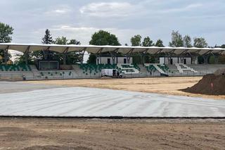 Widok z lotu ptaka na budowę stadionu w Starachowicach