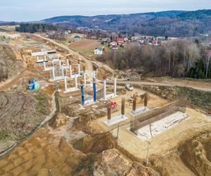 Na Podkarpaciu powstaje gigant! Samochody pojadą 80 metrów nad ziemią